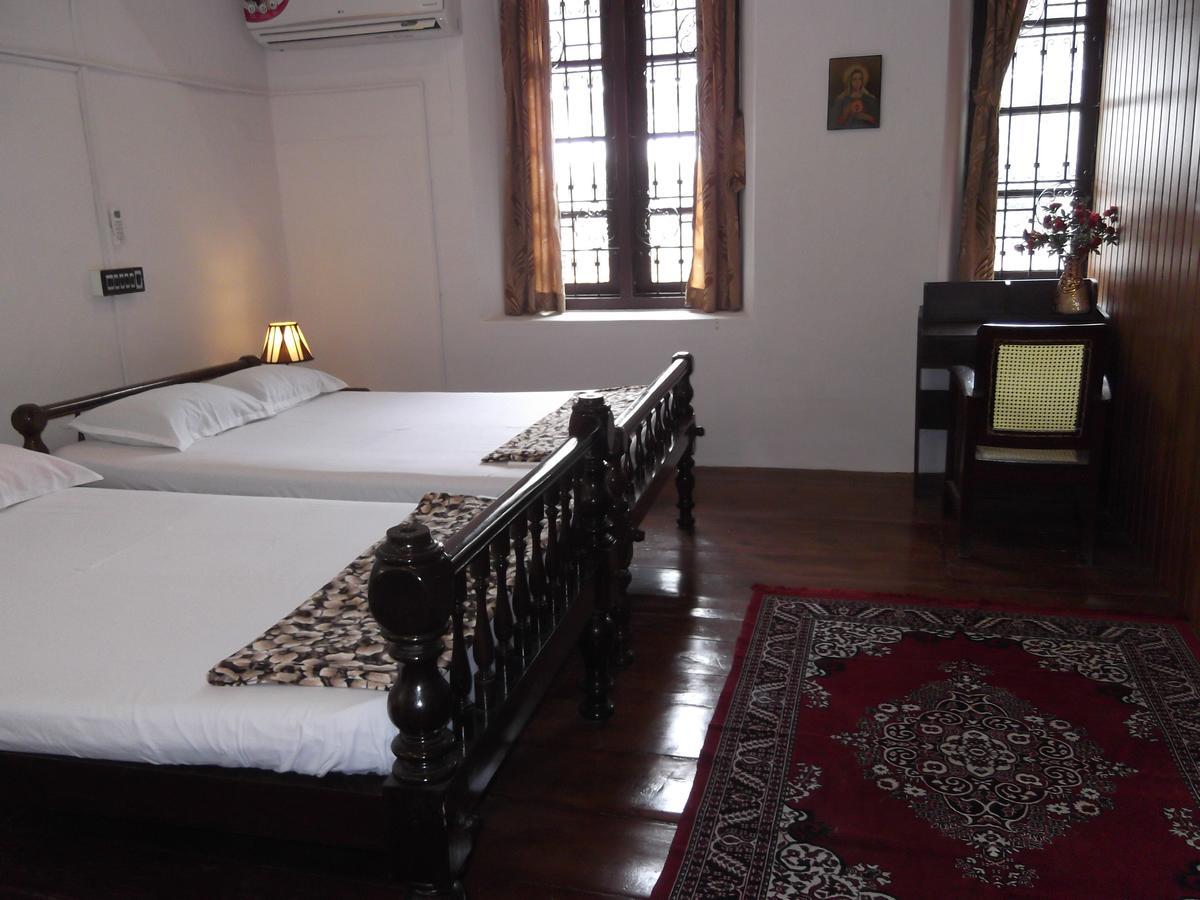Madeleine Inn Kochi Exterior foto