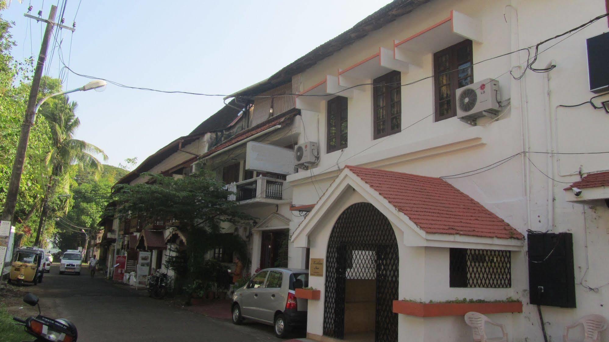 Madeleine Inn Kochi Exterior foto