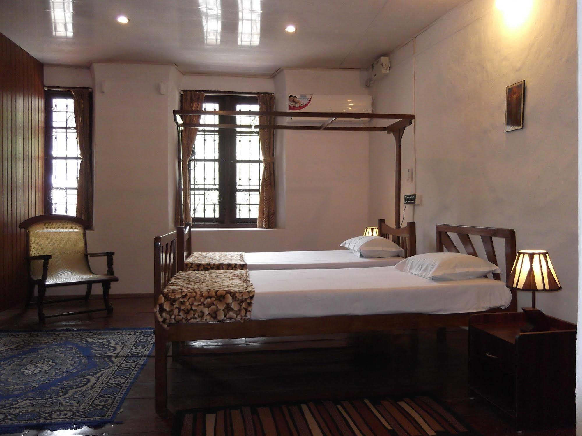 Madeleine Inn Kochi Exterior foto